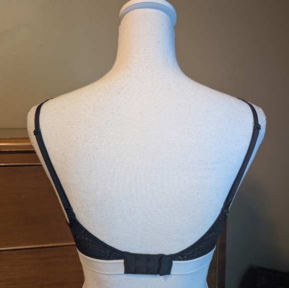 VICTORIA'S SECRET Bralette Wireless Lightly Lined Black Lace Bra 32D - Picture 5 of 10